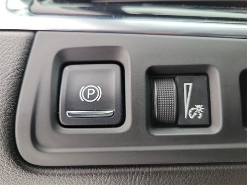 Used 2022 Cadillac XT6 Premium Luxury w/ LPO, Floor Liner Package image 25