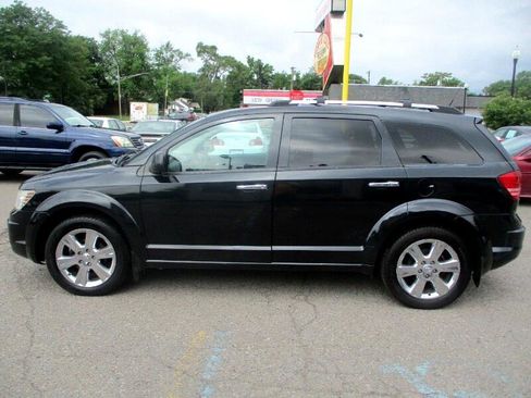 Used 2010 Dodge Journey R/T w/ Convenience Group II image 4