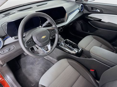 Used 2024 Chevrolet Trax LT w/ Driver Confidence Package image 10