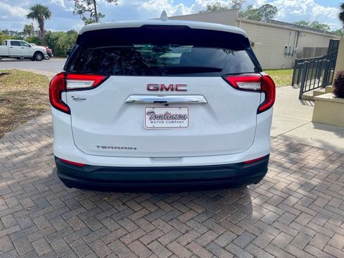Used 2024 GMC Terrain SLE FWD image 4
