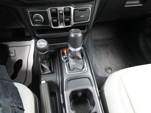 Used 2023 Jeep Gladiator Overland AWD/4WD image 11