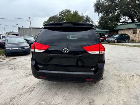 Used 2012 Toyota Sienna LE image 6