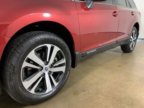 Used 2018 Subaru Outback 2.5i Limited AWD/4WD image 2