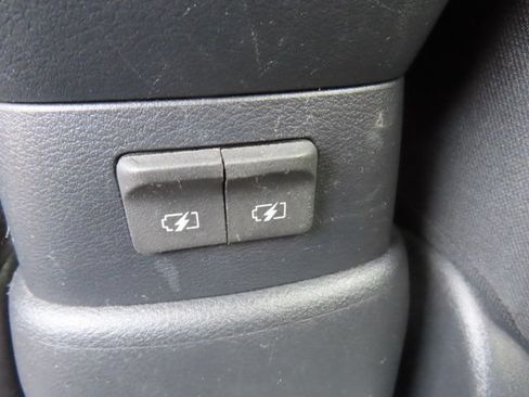 Used 2020 Nissan Versa SV FWD image 15
