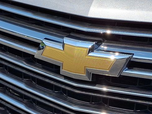 Used 2023 Chevrolet Traverse LT w/ LT Premium Package AWD/4WD image 31
