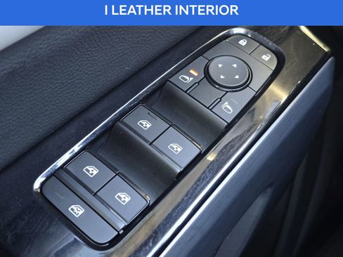 Used 2022 Nissan Pathfinder SL w/ Lighting Package (N92) image 29