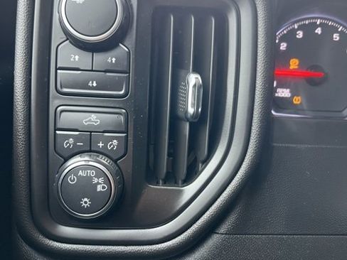 Used 2020 Chevrolet Silverado 2500 Custom w/ Custom Convenience Package image 30