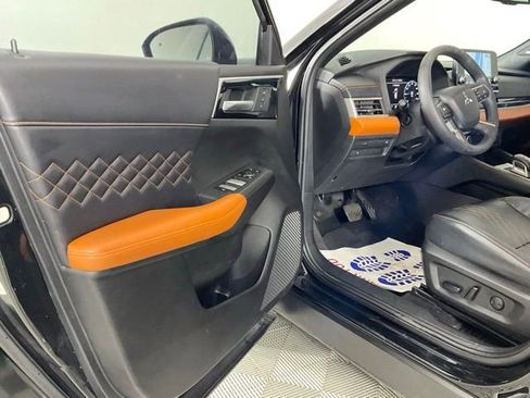 Used 2022 Mitsubishi Outlander SEL image 11