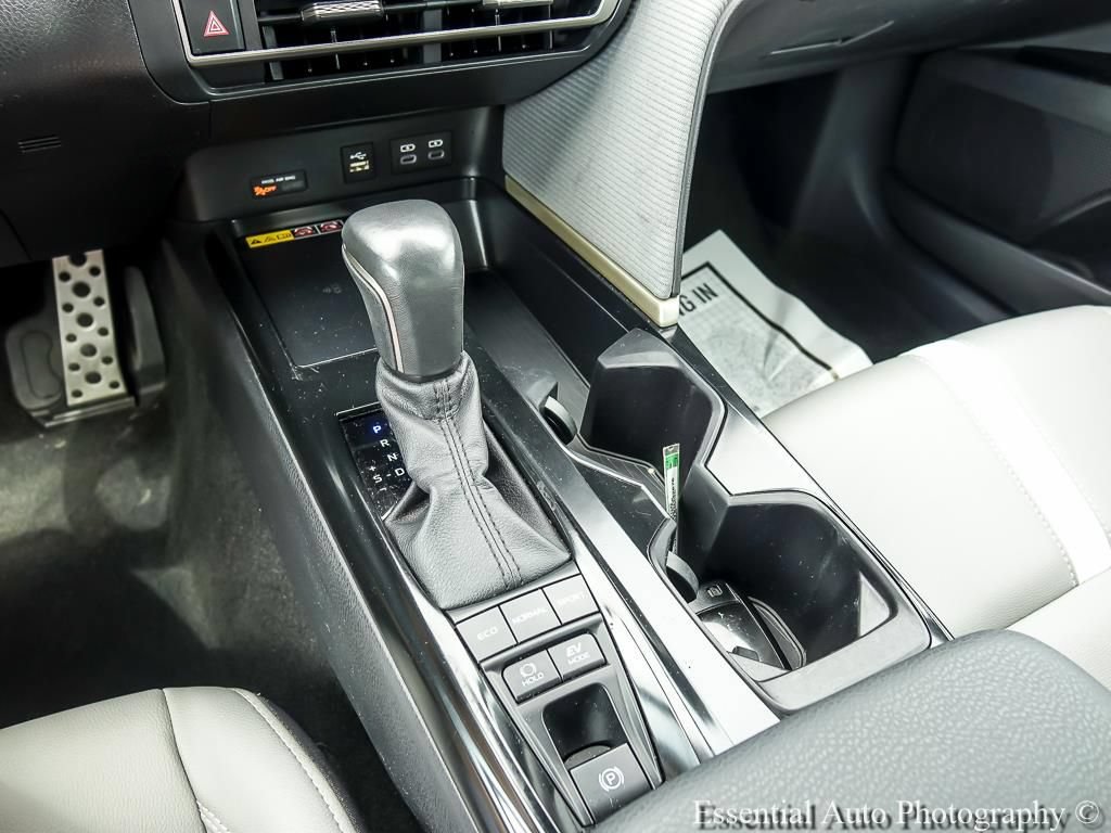 Used 2025 Toyota Camry SE FWD image 19