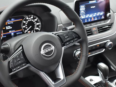 Certified 2025 Nissan Altima 2.5 SR image 8