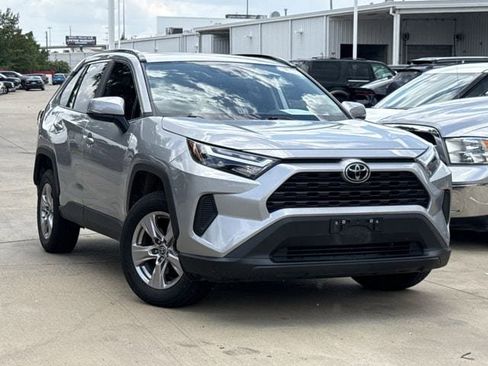 Used 2023 Toyota RAV4 XLE w/ Convenience Package FWD image 2