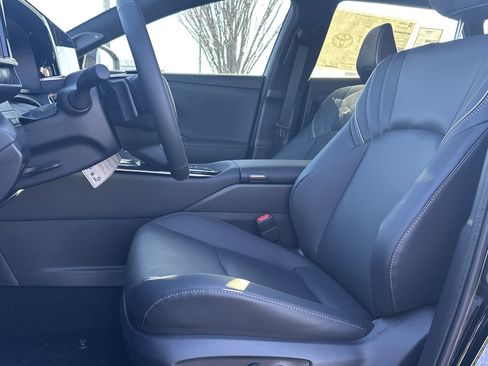 New 2025 Toyota Crown Signia image 11