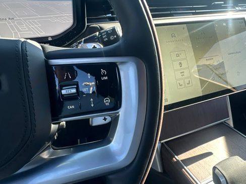 Certified 2025 Land Rover Range Rover SE AWD/4WD image 18
