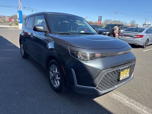 Used 2023 Kia Soul LX w/ LX Technology Package image 5
