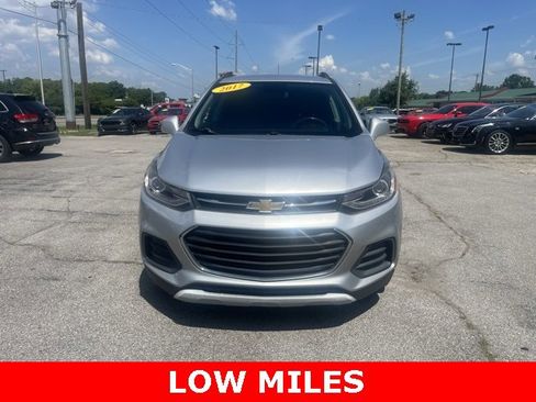 Used 2017 Chevrolet Trax LT w/ Driver Confidence Package image 2