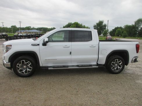 New 2026 GMC Sierra 1500 SLT w/ SLT Premium Plus Package AWD/4WD image 9