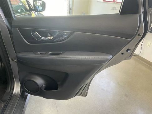 Used 2018 Nissan Rogue S AWD/4WD image 23