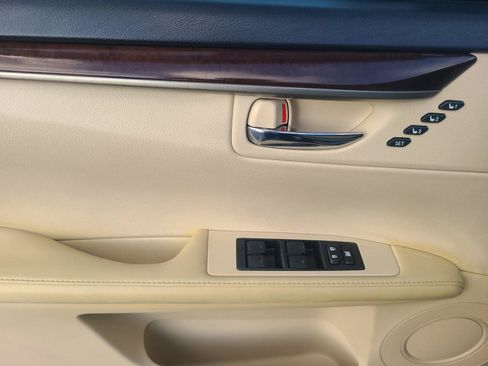 Used 2013 Lexus ES 350 w/ Luxury Pkg FWD image 10