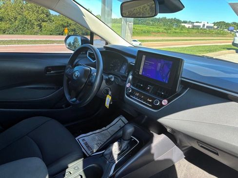 Used 2025 Toyota Corolla LE FWD image 19
