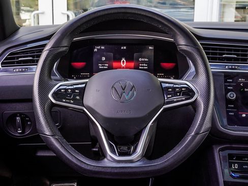 Used 2022 Volkswagen Tiguan SE R-Line image 23