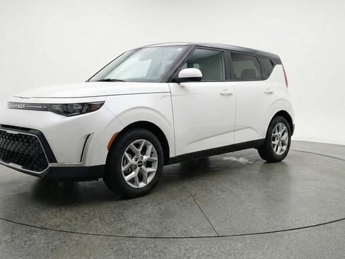 Used 2025 Kia Soul LX w/ LX Technology Package image 3