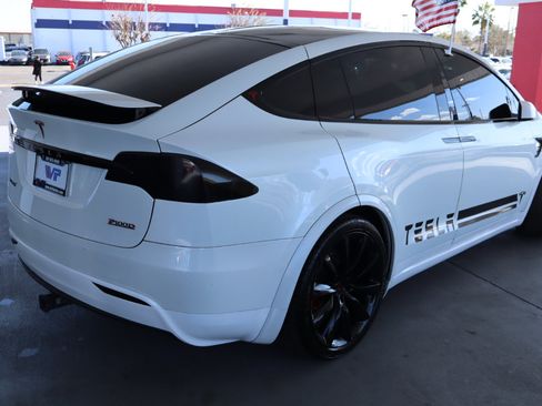 Used 2020 Tesla Model X Long Range image 4