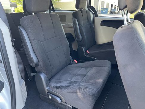Used 2013 Dodge Grand Caravan SE image 25