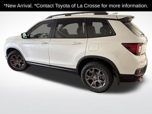 Used 2024 Honda Passport TrailSport image 2