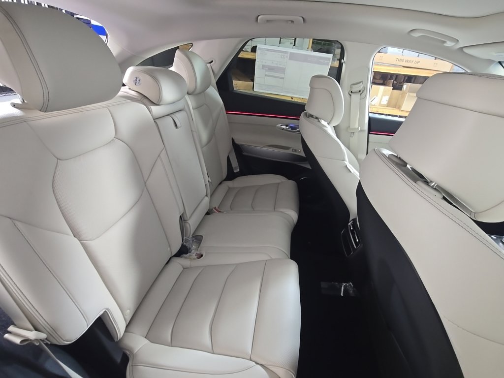 New 2027 Genesis GV70 2.5T Select AWD/4WD image 29