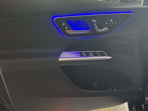 Used 2025 Mercedes-Benz GLC 350e 4MATIC image 28