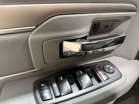 Used 2019 RAM 1500 Classic SLT w/ SLT Plus D￩cor Group AWD/4WD image 19