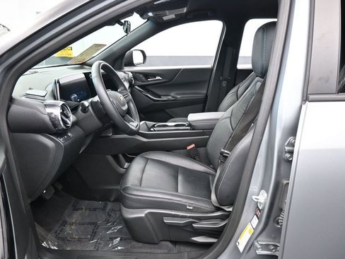 Used 2025 Chevrolet Equinox LT FWD image 11