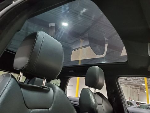 Used 2017 Land Rover Range Rover Evoque SE Premium image 14