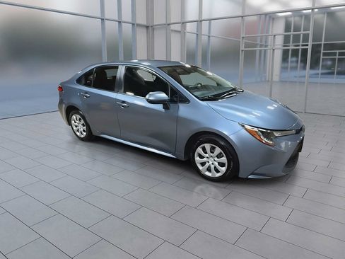 Used 2022 Toyota Corolla LE FWD image 2