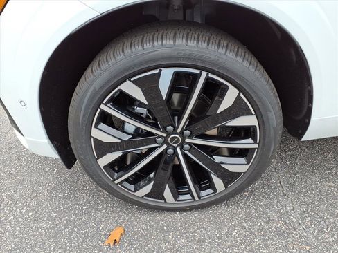 New 2026 Volvo XC60 B5 Ultra w/ Protection Package Premier image 11