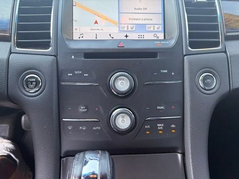 Used 2016 Ford Taurus Limited FWD image 22