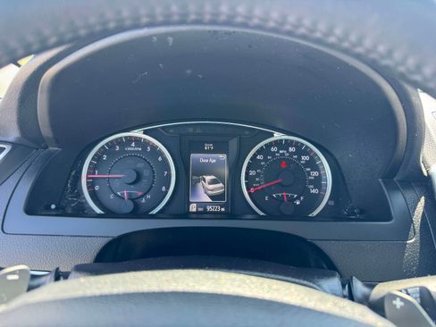 Used 2017 Toyota Camry XSE FWD image 26