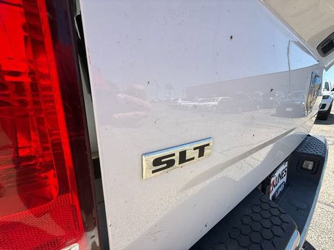 Used 2022 RAM 1500 Classic SLT AWD/4WD image 42
