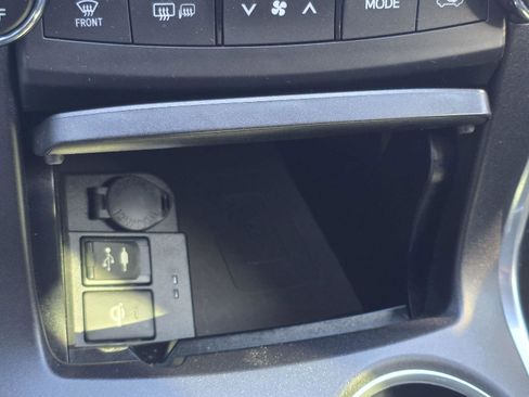 Used 2015 Toyota Camry XLE image 22