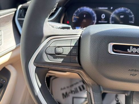 New 2025 Jeep Grand Cherokee Limited w/ Luxury Tech Group II image 14