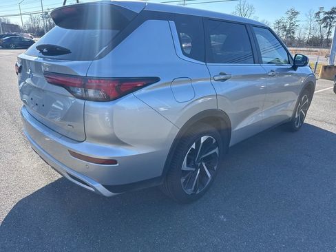 Used 2024 Mitsubishi Outlander SE image 3