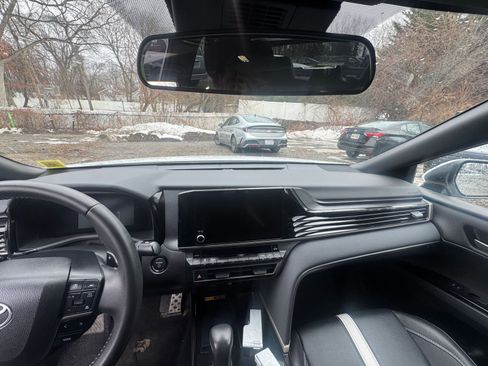 Used 2025 Toyota Camry SE image 29