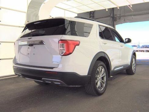 Used 2022 Ford Explorer XLT w/ Equipment Group 202A AWD/4WD image 4