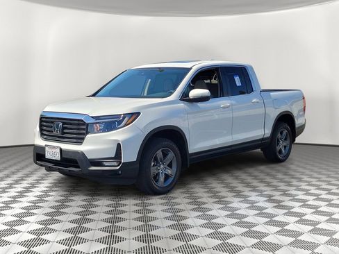 Certified 2023 Honda Ridgeline RTL image 3