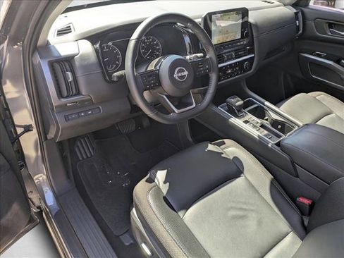 Used 2025 Nissan Pathfinder SL FWD image 9