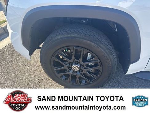 Used 2025 Toyota Tundra Limited AWD/4WD image 11