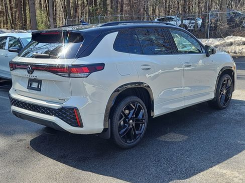 New 2026 Volkswagen Tiguan SE R-Line image 2