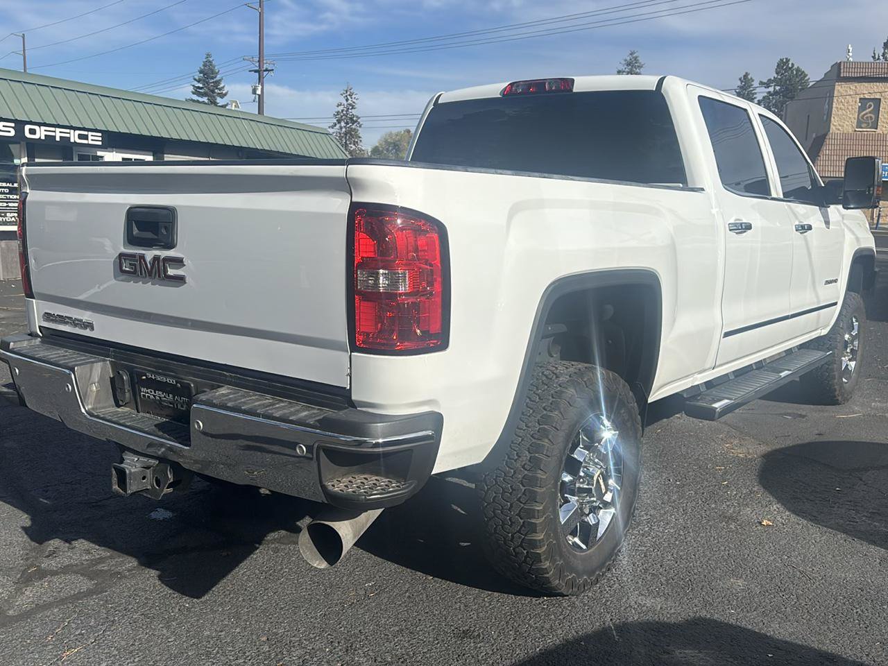 Used 2019 GMC Sierra 2500 SLT w/ Duramax Plus Package AWD/4WD image 6