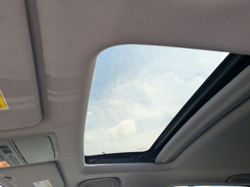 Used 2018 Honda CR-V Touring image 21