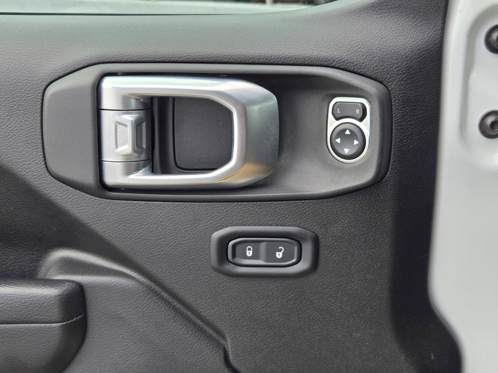 Used 2024 Jeep Wrangler Unlimited AWD/4WD image 24